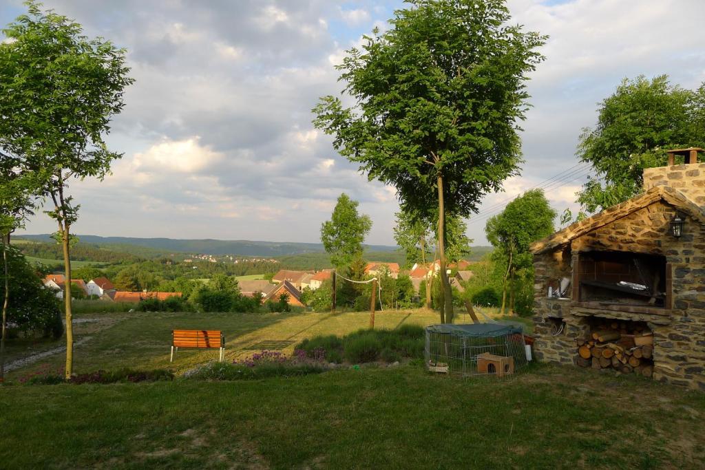 Orli Hnizdo At Chateau Novak Křivoklát Dış mekan fotoğraf